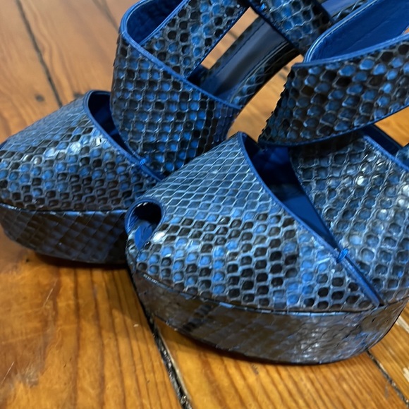 Blue and Black Snakeskin Louis Vuitton heel, Size 38 - Picture 3 of 5